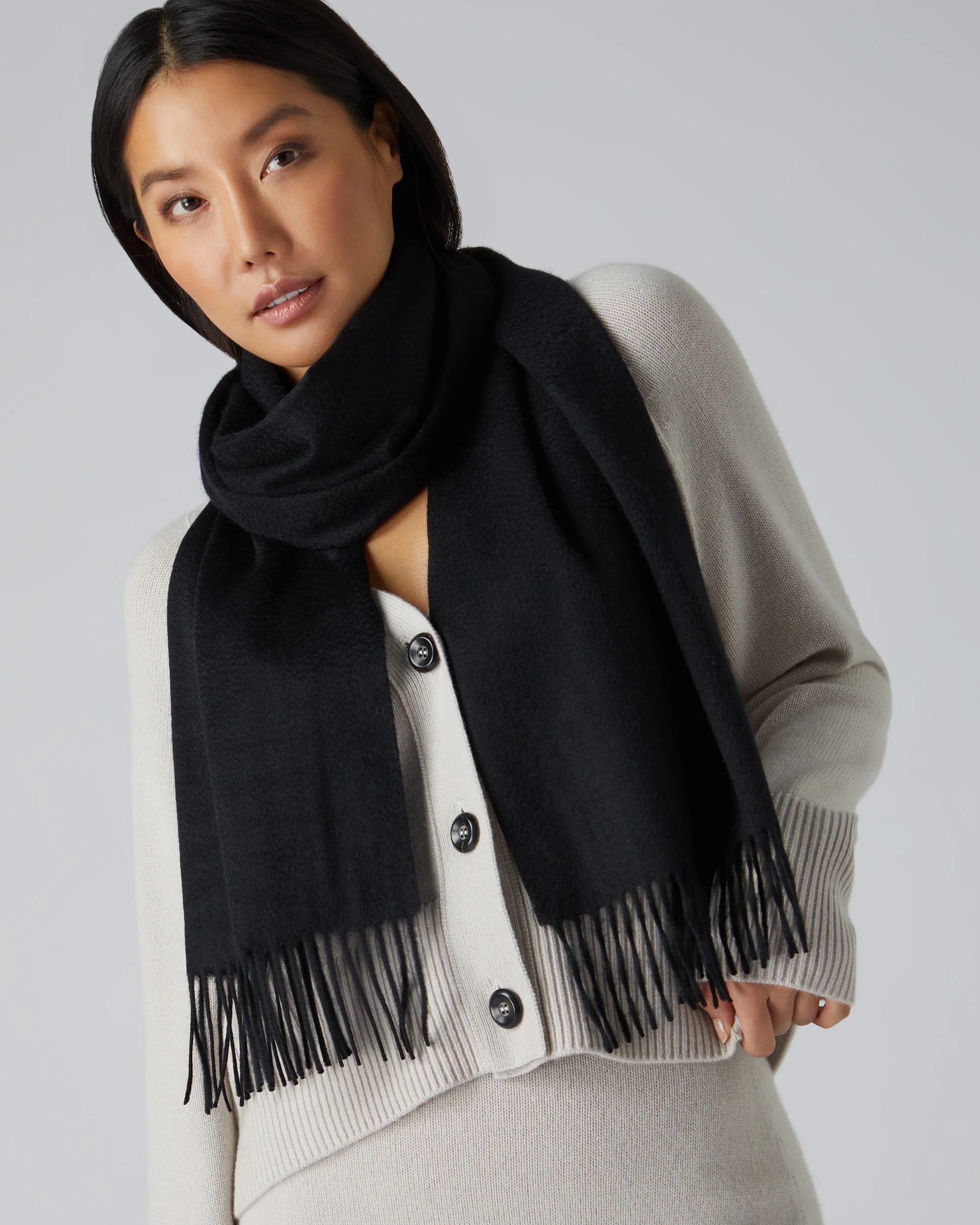 Unisex Large Woven Cashmere Scarf Black - Image 2