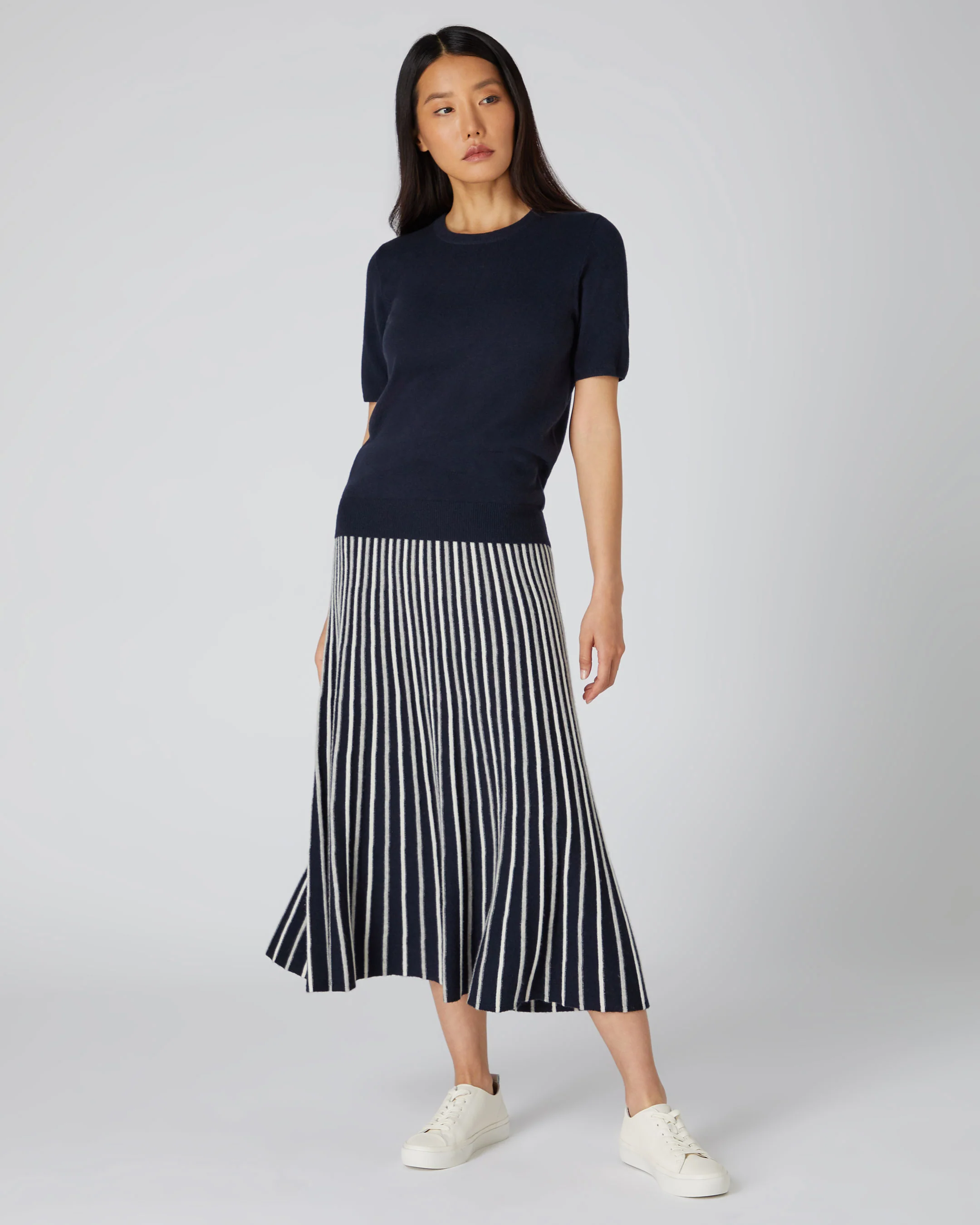 Women's Round Neck Cashmere T-Shirt Navy Blue - Image 3