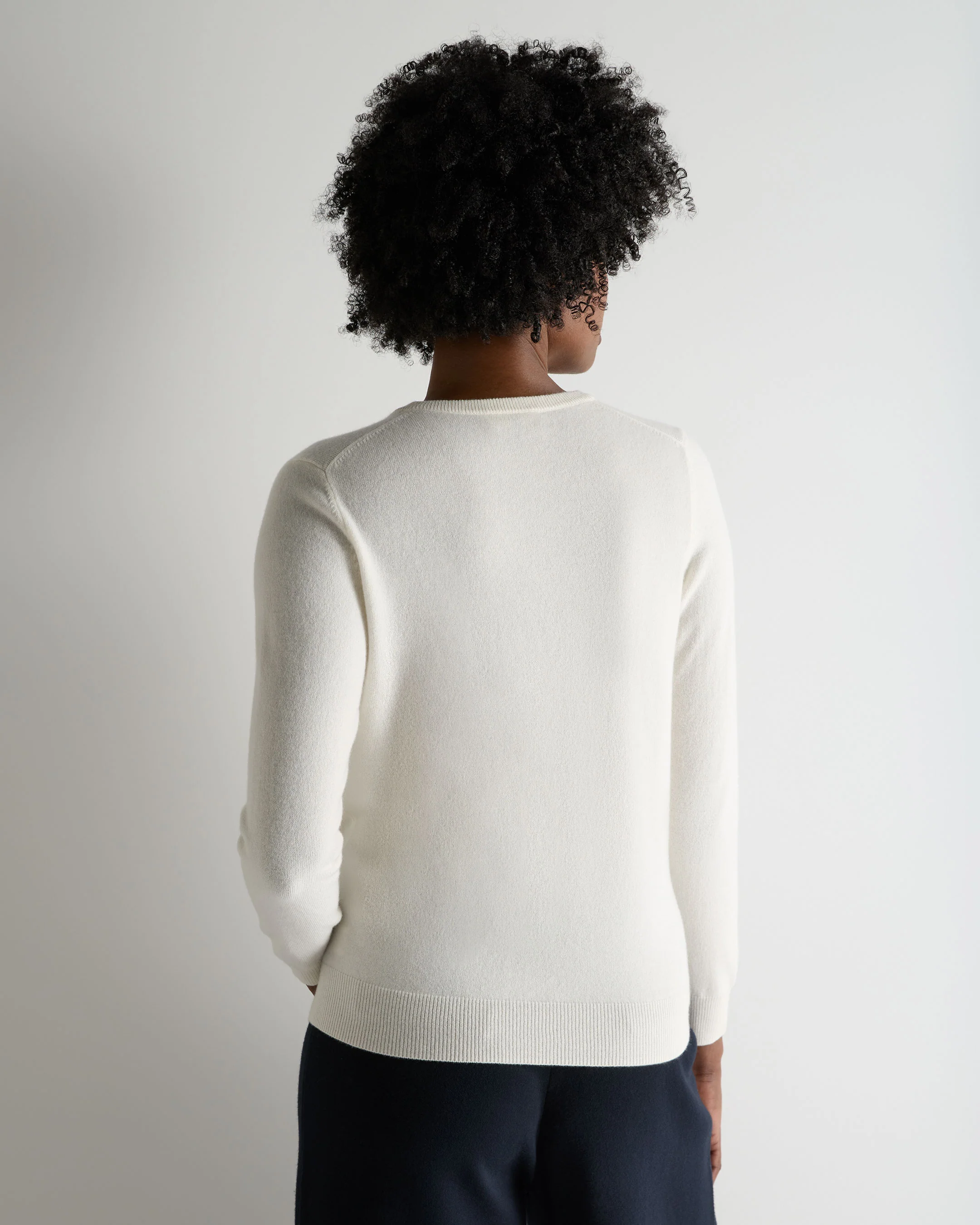 Women's Phoebe V Neck Cashmere Jumper New Ivory White - Image 4