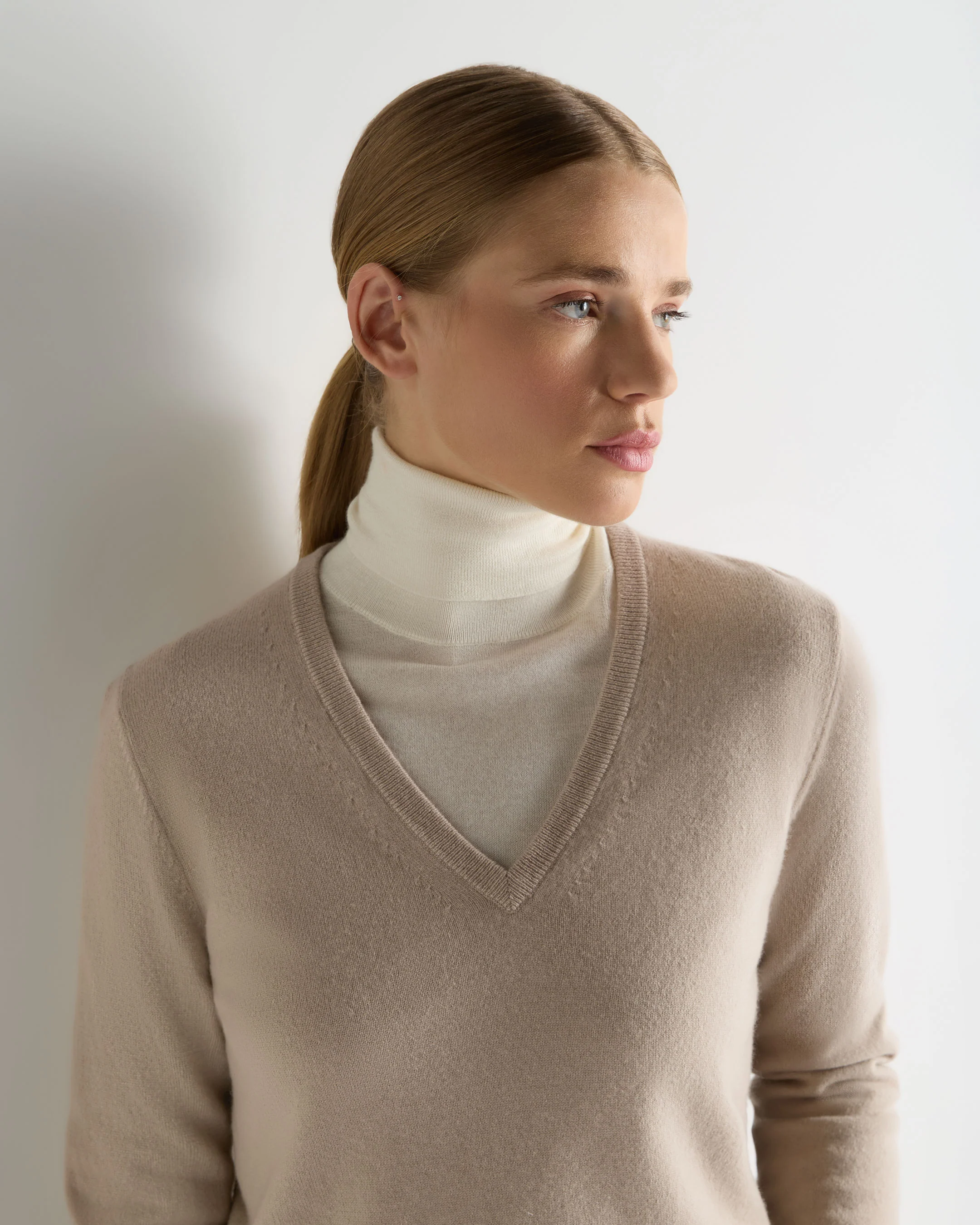 Women's Phoebe V Neck Cashmere Jumper Cashew Brown - Image 5