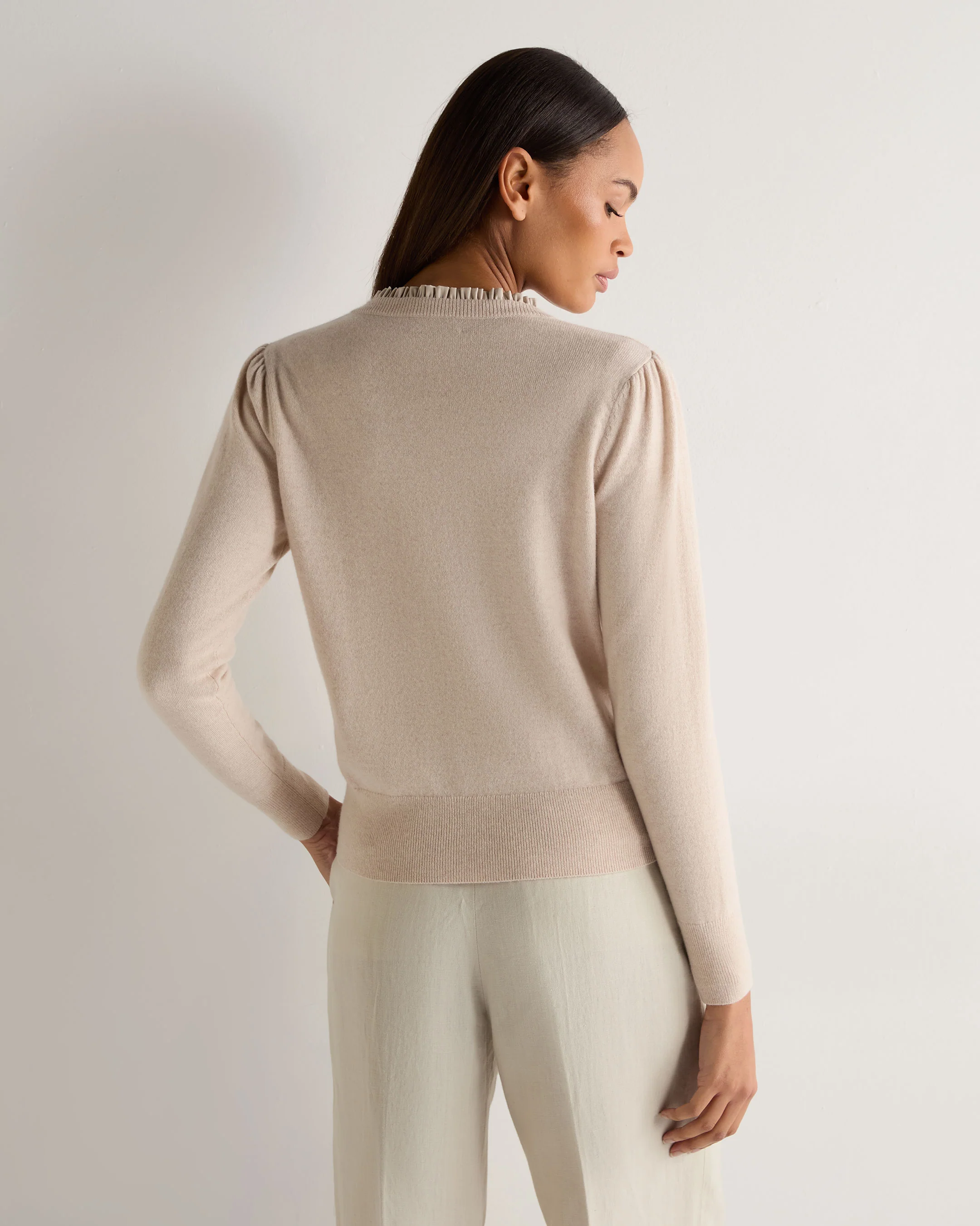 Women's Ruffle Trim V Neck Cashmere Jumper Ecru White - Image 4