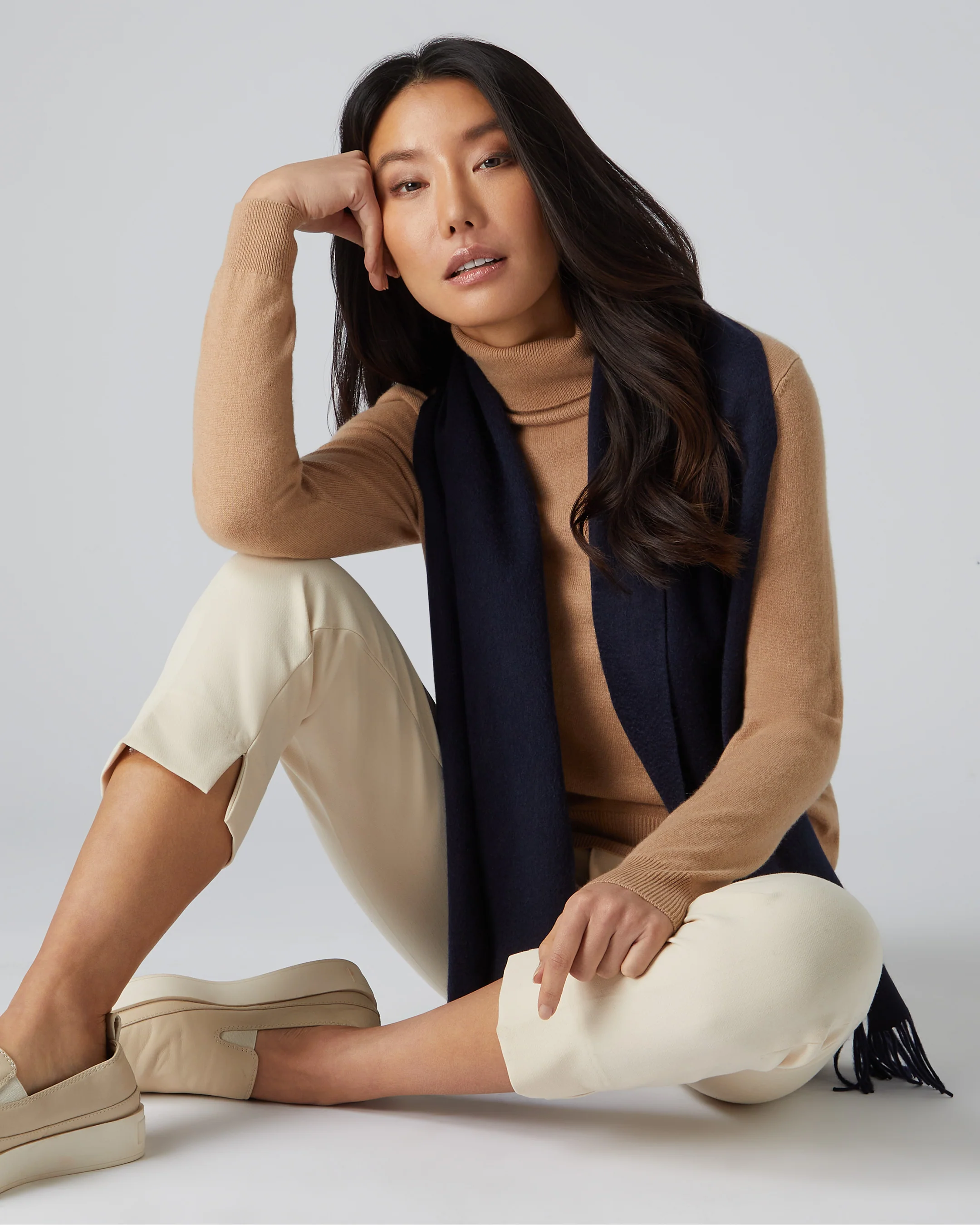 Unisex Woven Cashmere Scarf Navy Blue - Image 3